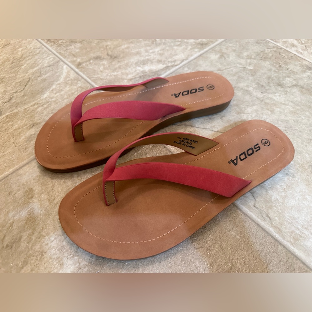 Soda Ella Flip Flop Sandals New in Box 9